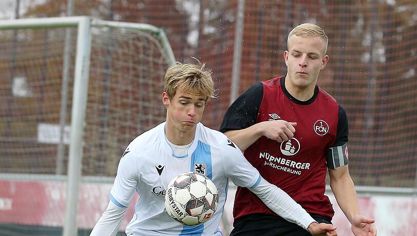 Läuft aktuell in der U19 des TSV 1860 auf: Anian Brönauer (links). Läuft aktuell in der U19 des TSV 1860 auf: Anian Brönauer (links).