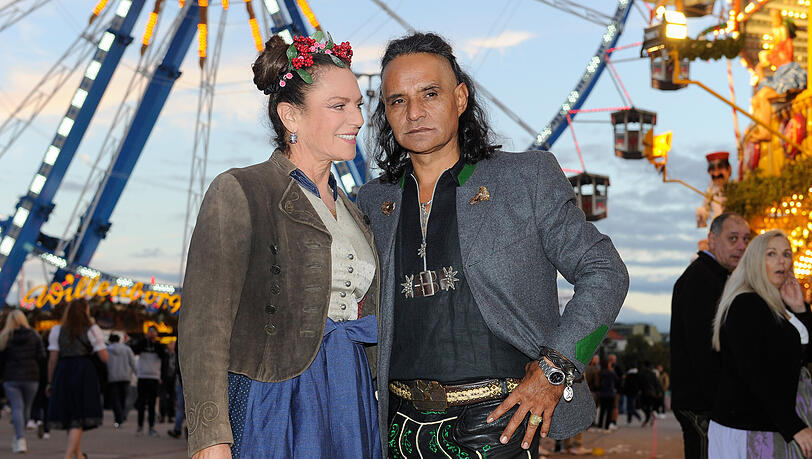 Christine Neubauer und José Campos beim gemeinsamen Wiesn-Besuch Christine Neubauer und José Campos beim gemeinsamen Wiesn-Besuch