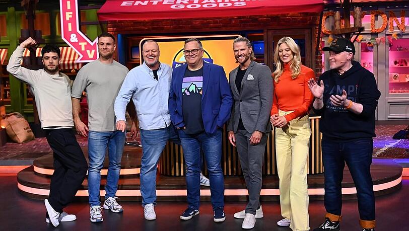 Das Teilnehmerfeld der ersten Sonderausgabe von "Du gewinnst hier nicht die Million bei Stefan Raab".