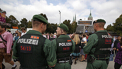 Die Polizei warnt vor sexuellen Übergriffen auf der Wiesn Die Polizei warnt vor sexuellen Übergriffen auf der Wiesn