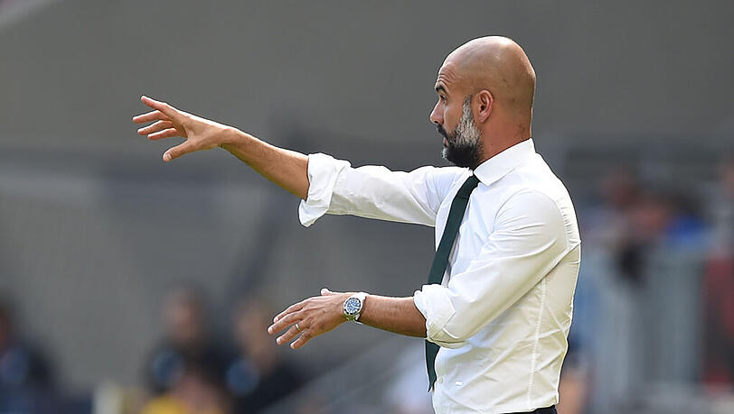 Ein Spiel mit reichlich Schweiß-Pozenzial: Bayern-Trainer Pep Guardiola während der Partie in Hoffenheim. Ein Spiel mit reichlich Schweiß-Pozenzial: Bayern-Trainer Pep Guardiola während der Partie in Hoffenheim.
