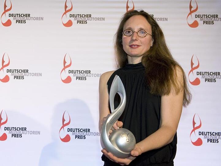 Die Musikautorin Rebecca Saunders freut sich über ihre Auszeichnung. Foto: Klaus-Dietmar Gabbert/Archiv