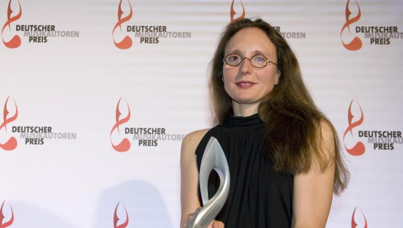 Die Musikautorin Rebecca Saunders freut sich über ihre Auszeichnung. Foto: Klaus-Dietmar Gabbert/Archiv Die Musikautorin Rebecca Saunders freut sich über ihre Auszeichnung. Foto: Klaus-Dietmar Gabbert/Archiv