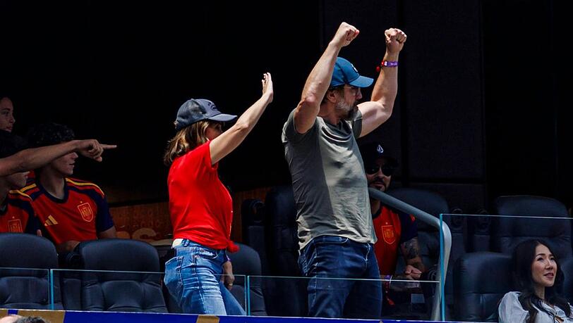 Pen&eacute;lope Cruz und Javier Bardem auf der Trib&uuml;ne in Inglewood.