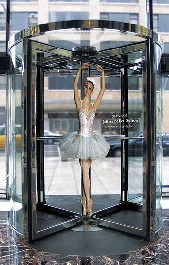 Guerilla Marketing ist eine äußerst amüsante Art der Werbung, hier für eine Ballett-Schule.