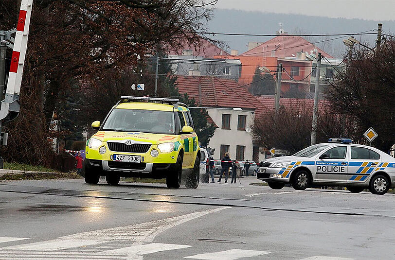 Ein Amokläufer im tschechischen Uhersky hat acht Menschen erschossen. Es sollen bis zu 25 Schüsse gefallen sein, hieß es im tschechischen Fernsehen.