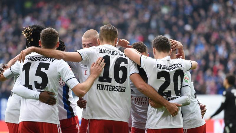 Zumindest bis Sonntag eroberte der HSV durch den Sieg gegen den KSC die Tabellenführung. Zumindest bis Sonntag eroberte der HSV durch den Sieg gegen den KSC die Tabellenführung.