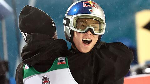 Der Japaner Ryoyu Kobayashi hat das Springen zum Auftakt der Vierschanzentournee in Oberstdorf gewonnen.