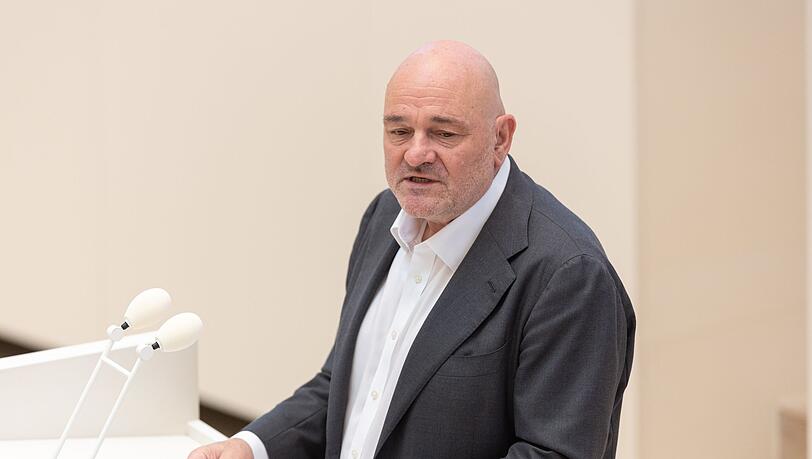 Der Brandenburger Finanzminister Robert Crumbach rechnet nach der Drohung aus Bayern zum Ausstieg aus dem Länderfinanzausgleich  nicht mit konkreten Folgen (Archivbild).