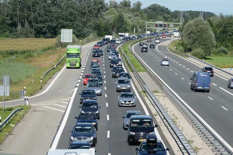 Die Bilder von der Blechlawine auf der A8