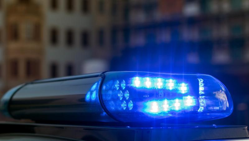 Das Blaulicht auf einem Fahrzeug der Polizei leuchtet in der Dunkelheit. Foto: Monika Skolimowska/zb/dpa Das Blaulicht auf einem Fahrzeug der Polizei leuchtet in der Dunkelheit. Foto: Monika Skolimowska/zb/dpa