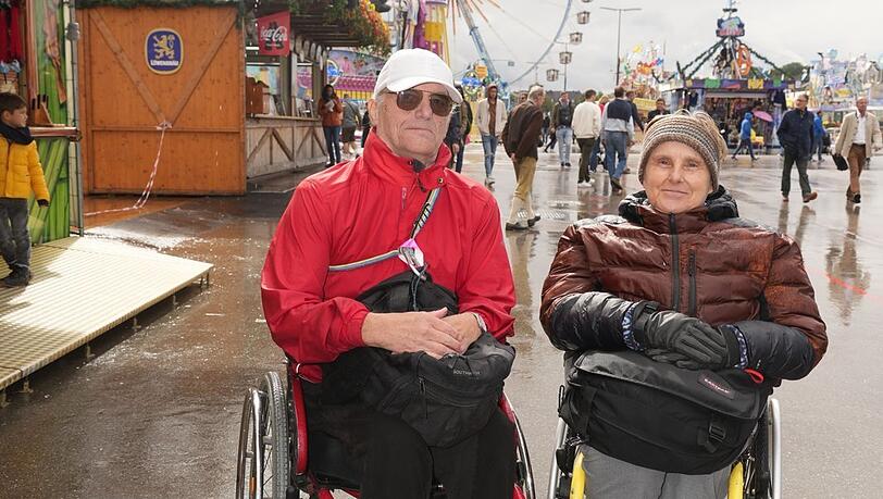 Monika Burger und Werner Graßl inspizieren die Wiesn jedes Jahr auf ihre Barrierefreiheit. Monika Burger und Werner Graßl inspizieren die Wiesn jedes Jahr auf ihre Barrierefreiheit.