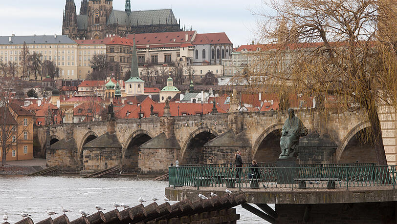 Die tschechische Hauptstadt Prag mit der Moldau. Die tschechische Hauptstadt Prag mit der Moldau.