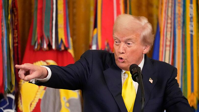 Trump sagt, Putin müsse vor einer Zusammenkunft mit ihm nicht erst Selenskyj treffen. Trump sagt, Putin müsse vor einer Zusammenkunft mit ihm nicht erst Selenskyj treffen.