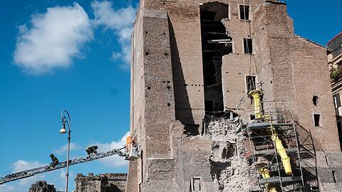 Mindestens ein Arbeiter wurde verletzt.