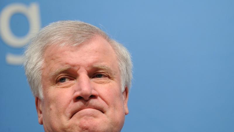 Trotz schöner Herbstsonne leicht muffiger Stimmung: Horst Seehofer bei der Klausur am Tegernsee. Die FDP klagte über fehlende Unterlagen. Trotz schöner Herbstsonne leicht muffiger Stimmung: Horst Seehofer bei der Klausur am Tegernsee. Die FDP klagte über fehlende Unterlagen.