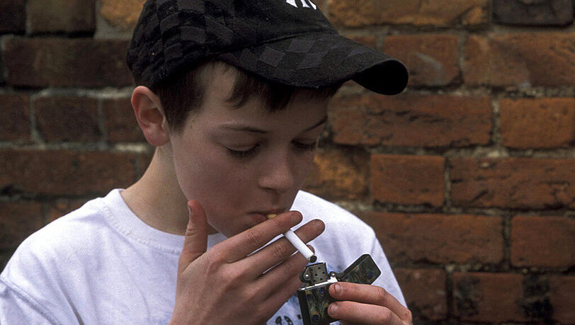 Wer ohne Mutter oder Vater aufwächst, greift später eher zu Zigaretten und Alkohol. Wer ohne Mutter oder Vater aufwächst, greift später eher zu Zigaretten und Alkohol.