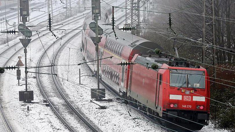 Die Bahn verdient wieder Geld. 2015 hatte die Bahn noch einen operativen Verlust von 154 Millionen Euro verbucht.