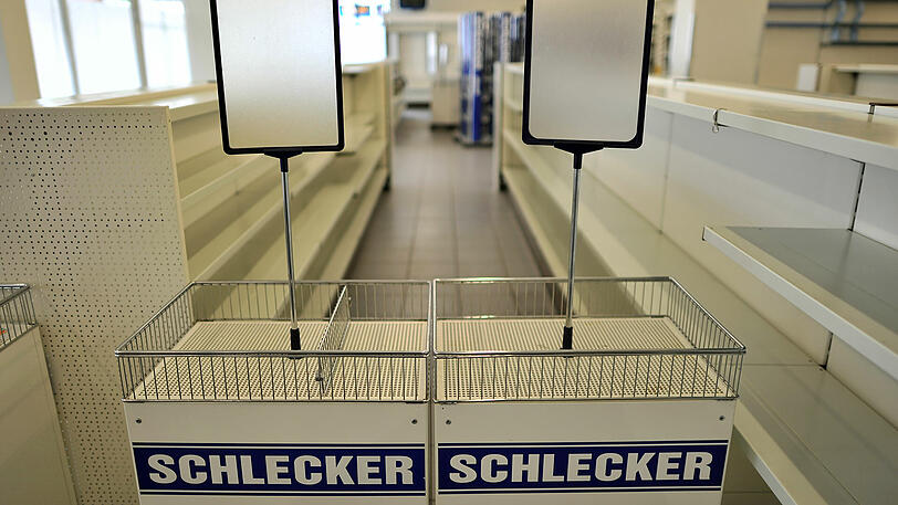 Rund vier Jahre nach der Schlecker Pleite beginnt der Prozess gegen den einstigen Drogerie-König.