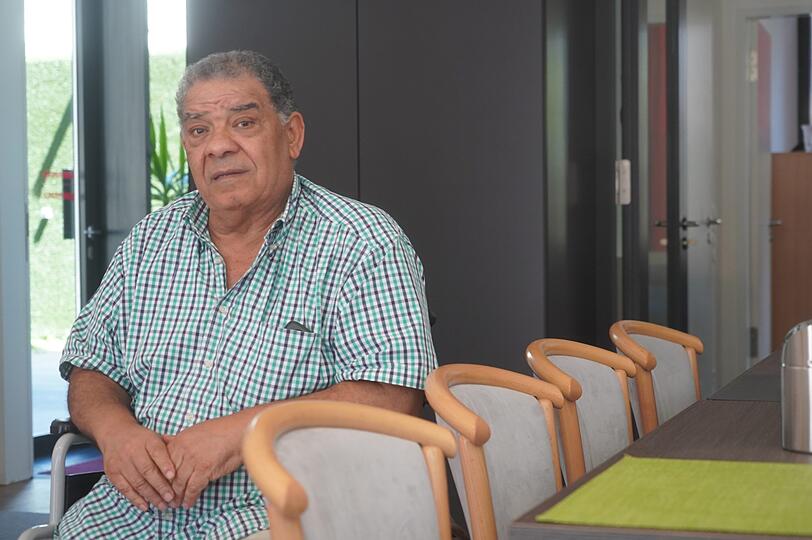 21 Jahre schon führt Mohamed Behery das Hotel Christl in der Rosenheimer Straße. Jetzt ist er 73, sitzt im Rollstuhl und häuft immer mehr Mietschulden an.
