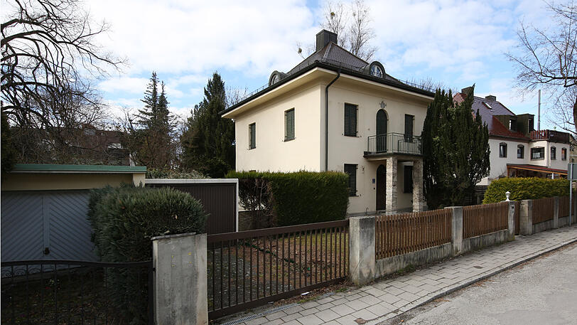In der Nymphenburger Savoyenstraße steht der hübsche 20er-Jahre-Bau. Anwohner und Viertel-Politiker wollen das Haus retten.