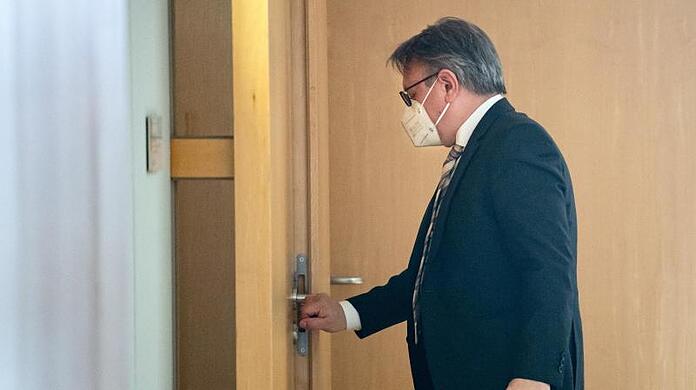 Erst die Razzia bei dem CSU-Abgeordneten Georg Nüßlein, jetzt der Verdacht einer Amigo-Affäre um FFP2-Masken. Sinkt die Glaubwürdigkeit der Regierenden in Bayern?