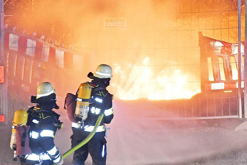 Anwohner berichteten unter anderem auch von Verpuffungen und Explosionsgeräuschen.