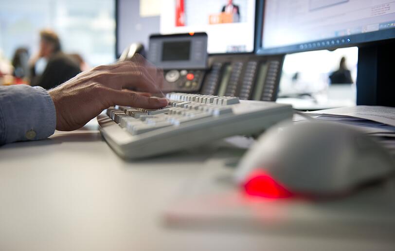 Fast jeder vierte Büroarbeiter in Deutschland ist einer Umfrage zufolge unzufrieden mit seinem Job.