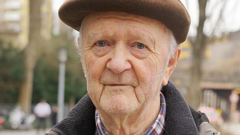 Johann Günther (88),Rentner: "Ich habe genug Zeit, um meine eigenen Anträge zu stellen. Außerdem kann ich mir meine Zeit so einteilen, dass ich auch einmal zwei Stunden im KVR anstehen könnte."