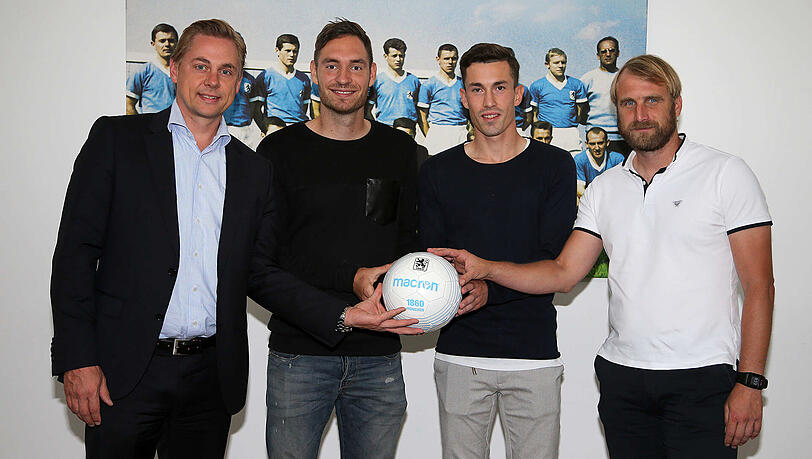 Am Donnerstag offiziell vorgestellt: Markus Ziereis (2.v.l) und Phillipp Steinhart (2.v.r) mit Geschäftsführer Markus Fauser (l) und Trainer Daniel Bierofka.