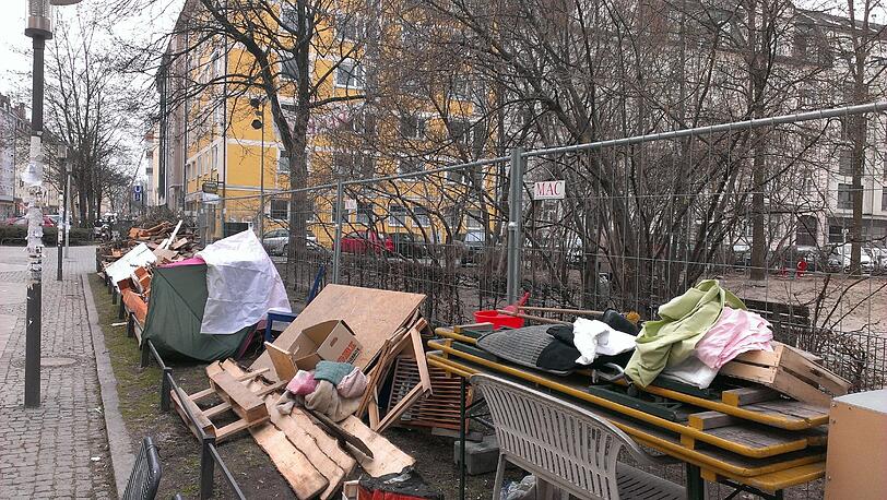 Anfang April hatte das Baureferat die Standl, Zelte und Stühle der Tiefgaragen-Gegner geräumt.