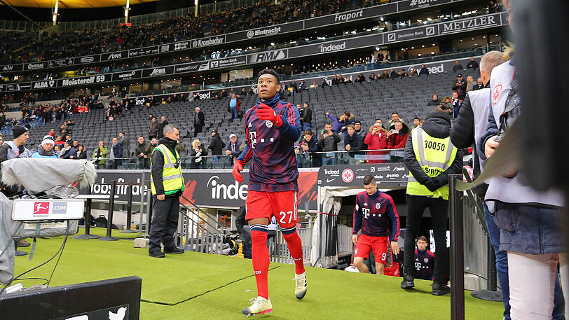 DAVID ALABA, NOTE 3: Unkonzentriert in der Abwehrarbeit, ließ es zu locker angehen. Nach vorne allerdings mit einigen guten Szenen. Seinen gefährlichen Freistoß aus der Ferne lenkte Torhüter Trapp noch über die Latte (13.). Der Österreicher hat nun 156 Siege für Bayern in der Liga geholt &ndash; wie Paul Breitner.