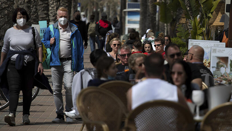 Restaurantbesucher auf Mallorca: Draußen ist das Infektionsrisiko sehr gering, besteht aber dennoch.
