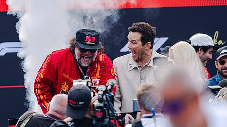 Jack Black (l.) und Chris Pratt am Suzuka International Racing Course am 29. M&auml;rz.