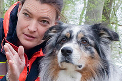 Sonja Rauch mit Rettungshund Jason