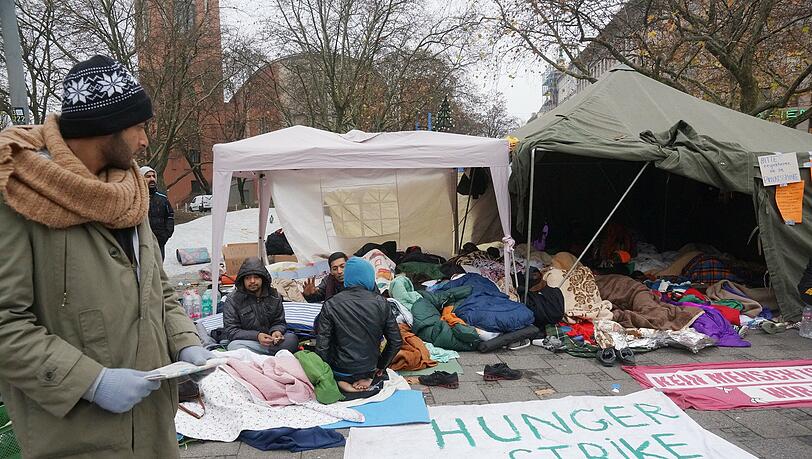 Das Camp der Flüchtlinge am Sendlinger Tor. Sie sind seit Samstag im Hungerstreik. Das Camp der Flüchtlinge am Sendlinger Tor. Sie sind seit Samstag im Hungerstreik.
