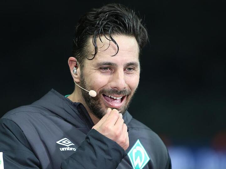 Freute sich über seinen Freistoß-Coup: Werder-Stürmer Claudio Pizarro.