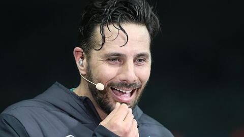Freute sich über seinen Freistoß-Coup: Werder-Stürmer Claudio Pizarro.