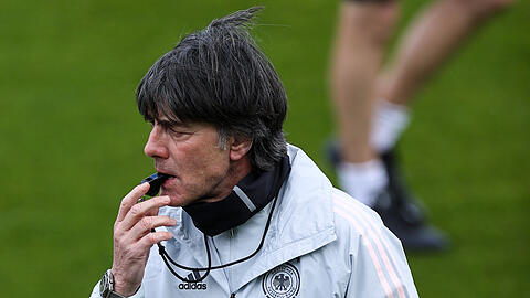 Bundestrainer Joachim Löw am Samstag auf dem Trainingsplatz in Seefeld.