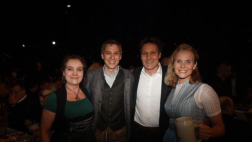 Gr&uuml;ne Truppe: Baureferentin Jeanne-Marie Ehbauer, B&uuml;rgermeister und OB-Kandidat Dominik Krause, MdL Ludwig Hartmann, Kreisverwaltungsreferentin Hanna Samm&uuml;ller.