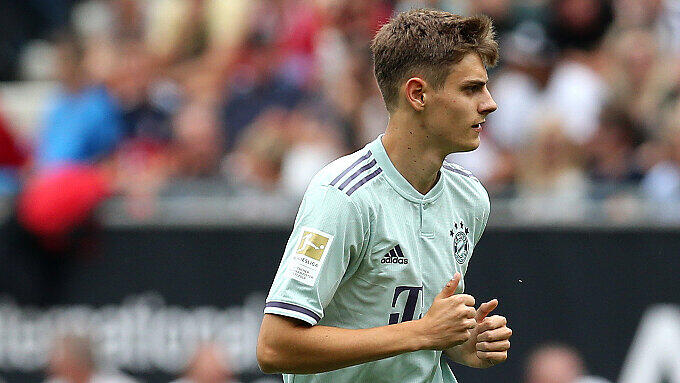 Josip Stanisic - hier im Vorbereitungsspiel der Profis in Klagenfurt gegen Paris Saint-Germain (3:1) - spielt für die U19-Junioren des FC Bayern.
