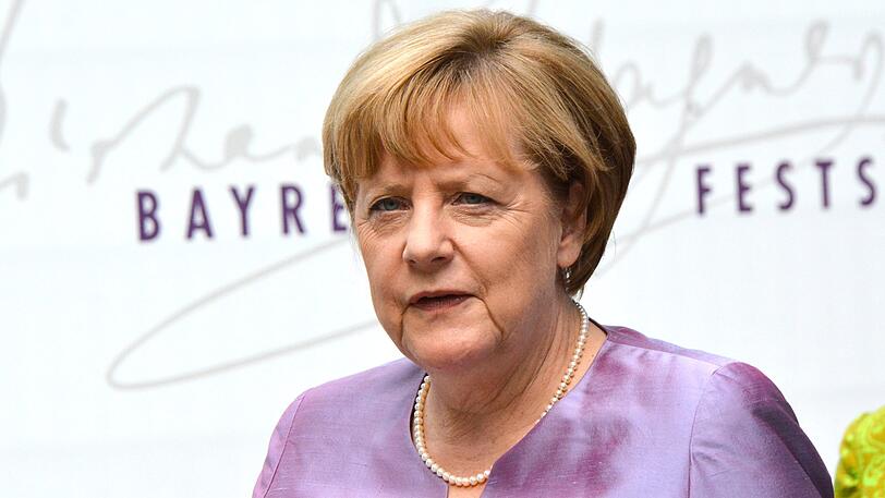 2016 kündigt Merkel an, erneut als Kanzlerkandidatin bei der Bundestagswahl 2017 anzutreten.
