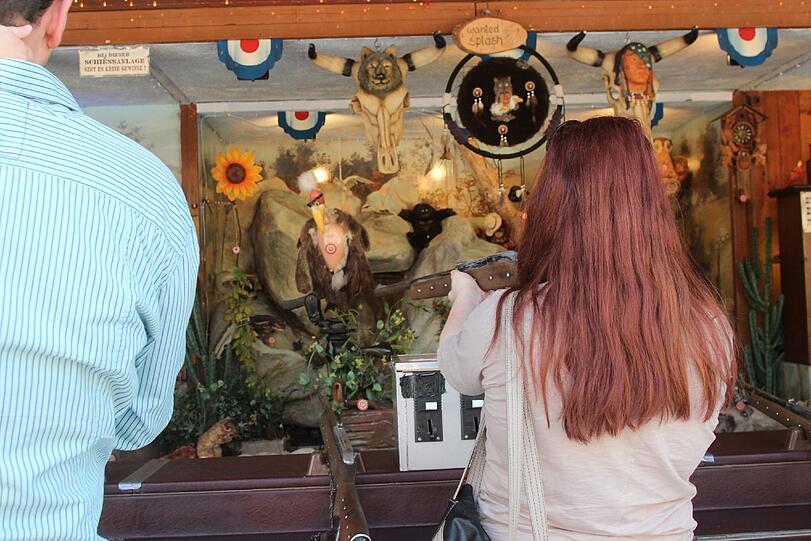 Frauen an die Waffe? Auf dem Frühlingsfest kein Problem.