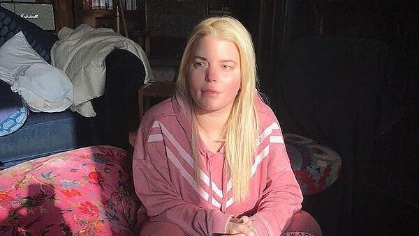 So haben Fans die Sängerin Jessica Simpson noch nie gesehen. Mit diesem Foto will sie an ihre früheren Alkoholprobleme erinnern.