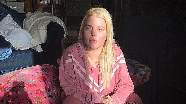 So haben Fans die Sängerin Jessica Simpson noch nie gesehen. Mit diesem Foto will sie an ihre früheren Alkoholprobleme erinnern.