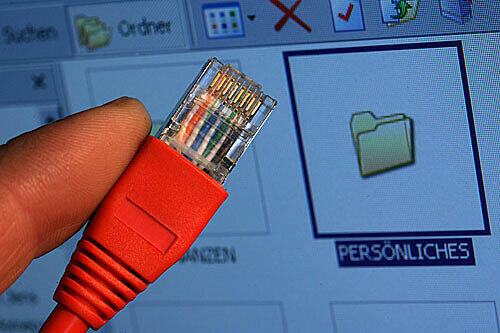 Dürfen Ermittler nur übers INternet schnüffeln? - Das will Bayern anders machen als im Bundesgesetz geplant.