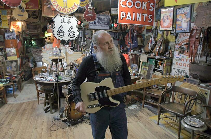 Eines der letzten Originale an der Route 66: Harley Russell in seinem Kuriositätenladen in Erick, Oklahoma. Eines der letzten Originale an der Route 66: Harley Russell in seinem Kuriositätenladen in Erick, Oklahoma.