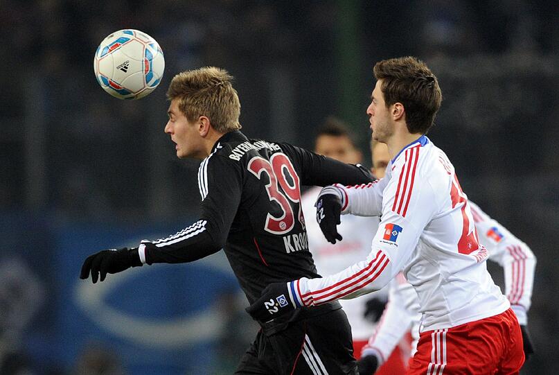 TONI KROOS: Seiner Technik konnten auch die Minusgrade nichts anhaben. Doch der Spielgestalter interpretierte seine Rolle neben Schweinsteiger zu defensiv. Wenn vorne die Post abgehen sollte, war Kroos meist noch zu weit hinten. Ob Heynckes das so will? Musste raus, als der Coach mit Olic einen zweiten Stürmer brachte. Note 5