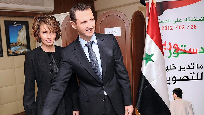 Sie shoppt bei Amazon, er bei iTunes: Asma und Baschir al-Assad, das Herrscherpaar von Syrien. Sie shoppt bei Amazon, er bei iTunes: Asma und Baschir al-Assad, das Herrscherpaar von Syrien.