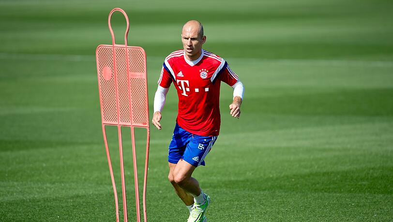 Arjen Robben zurück im Trainingslager des FC Bayern in Doha Arjen Robben zurück im Trainingslager des FC Bayern in Doha